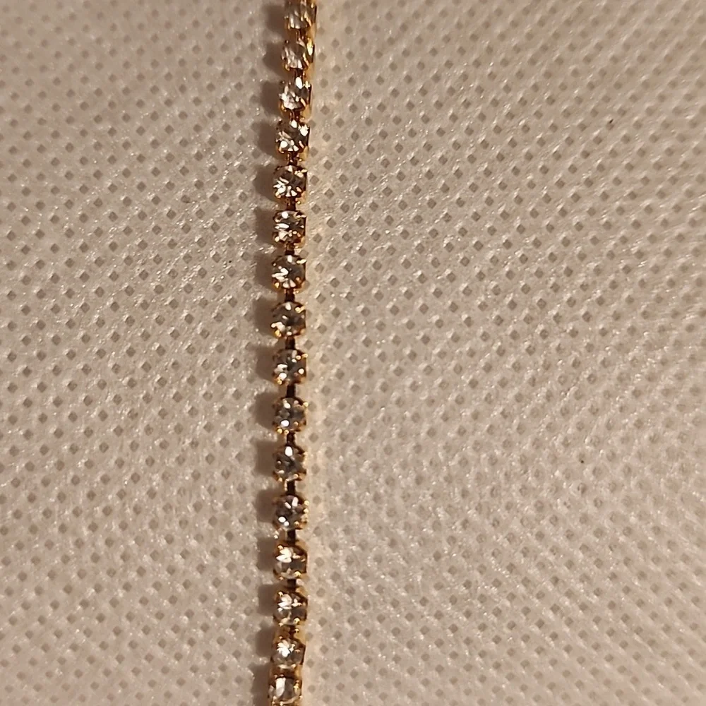 Elegant Gold Toned Rhinestone 16 Inch Necklace - Picture 7 of 7